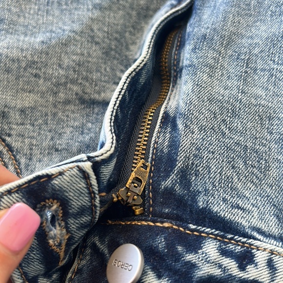 Ceros High Rise Acid Wash Jean Short - Picture 7 of 7